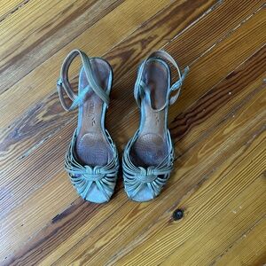 Super comfy black tie sandals